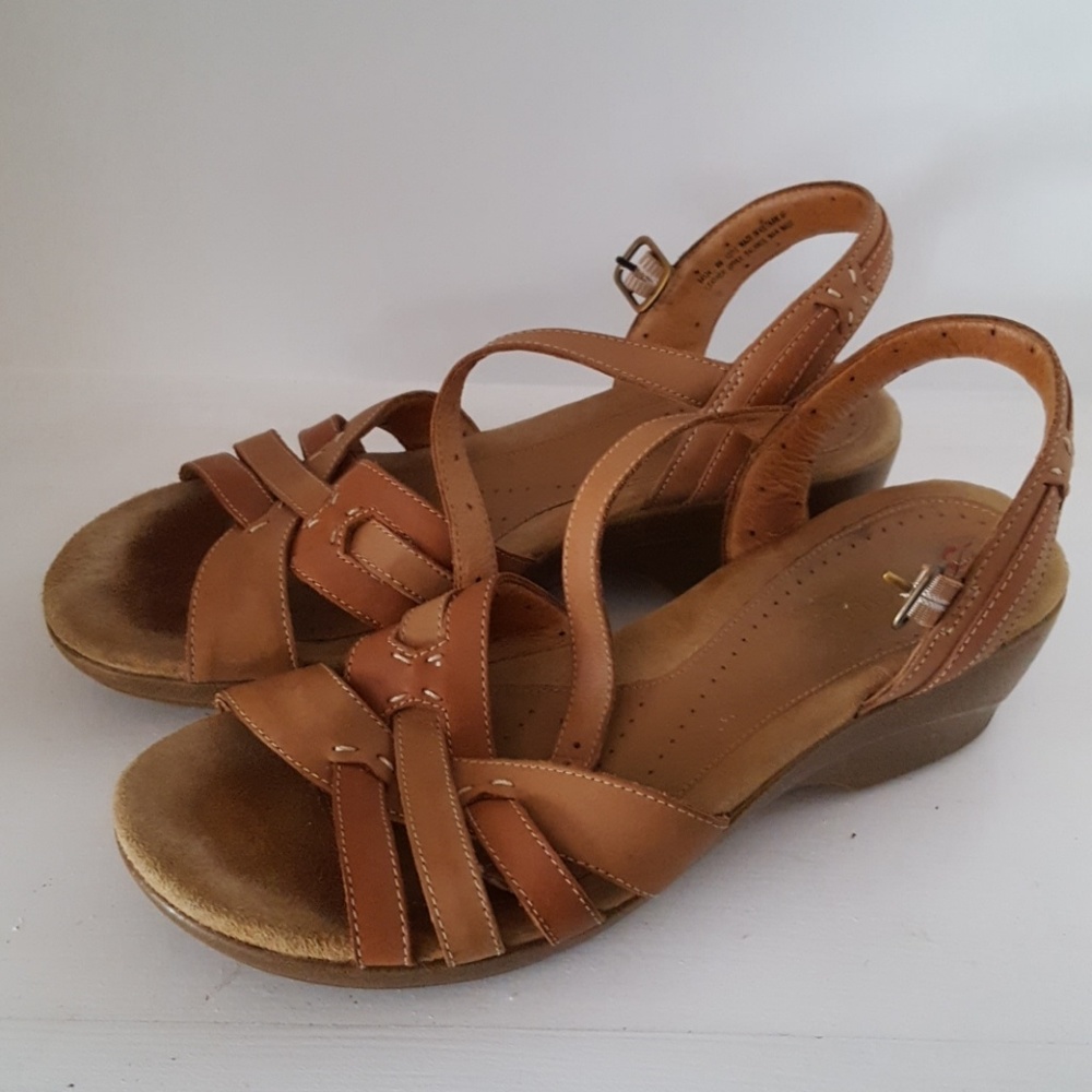 Clarks "unstructured" brown leather sandals